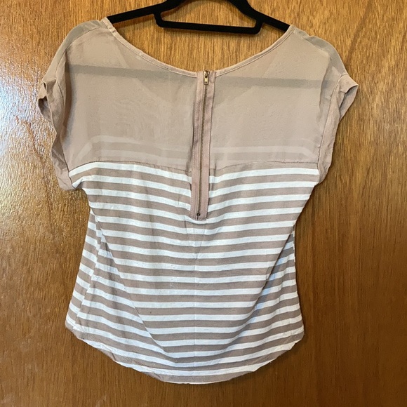 🔥3FOR$30🔥 Beige striped top - Picture 4 of 4